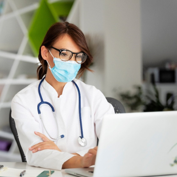 logibec-image-medicin-femme-formulaire-electronique-gde