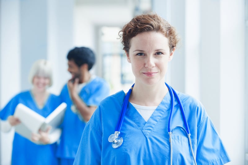 lgi-infirmiere-urgence-confiante-heure-travail