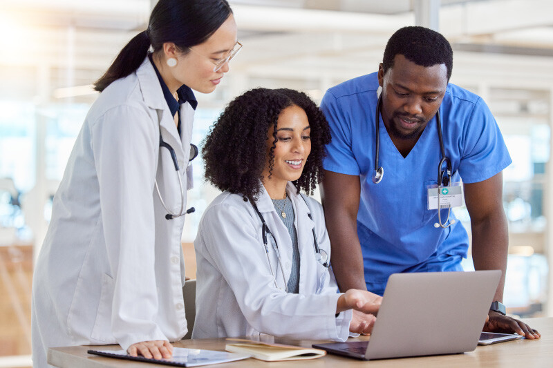 lgi-workforce-pro-automated-scheduling-doctors-working-laptop-module-2