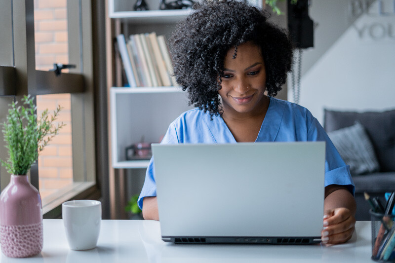 lgi-workforce-pro-employee-self-services-female-nurse-laptop-module-1