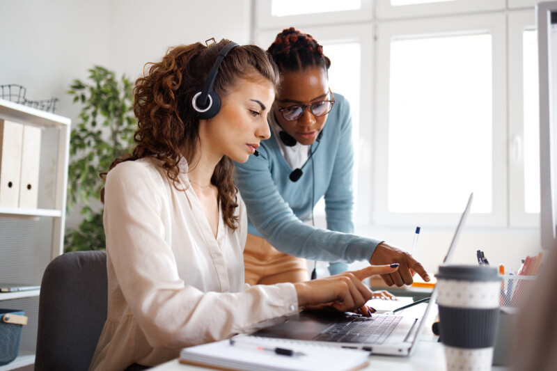 lgi-workforce-pro-time-and-attendance-2-females-computer-module-3