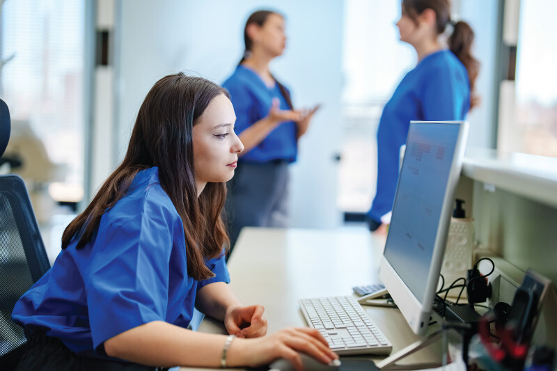 lgi-workforce-pro-time-and-attendance-female-computer-module-2