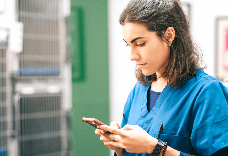 lgi-nurse-uses-digital-staff-schedule-system-cell-phone